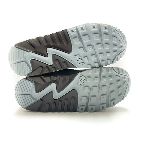 Women’s Nike Air Max 90 Premium, Navigation 8 NIB - Picture 4 of 5